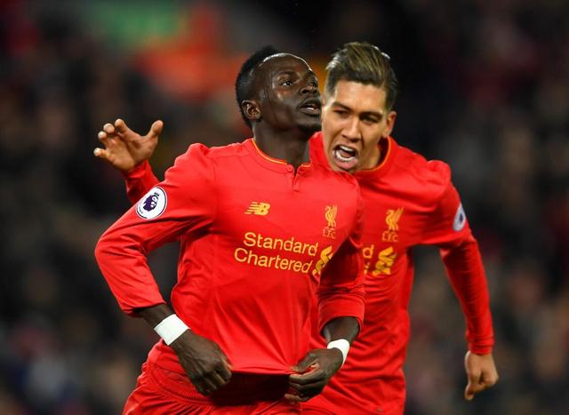 也纷纷投以 也纷纷投以